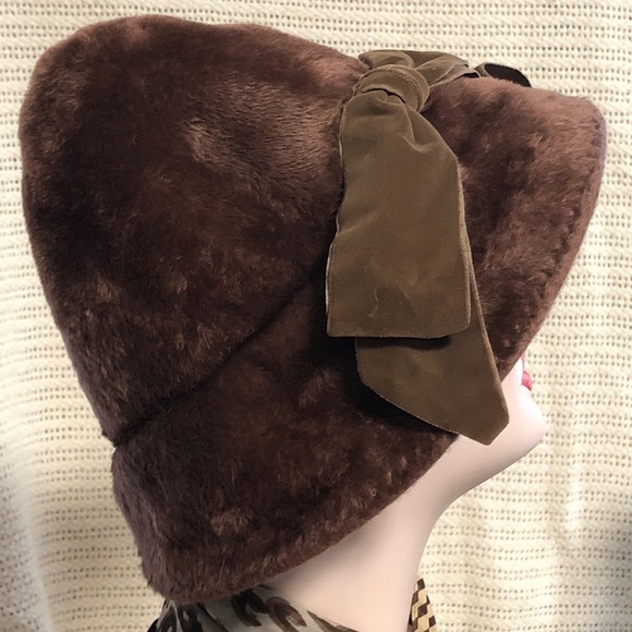 Vintage Ladies’ Brown 1920s Flapper Cloche Hat - Picture 3 of 7